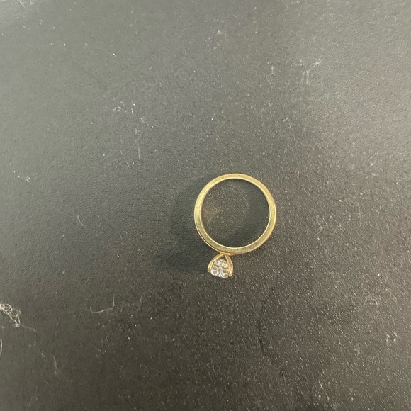 Elegant 10k Gold and Crushed Ice Oval Moissanite Ring - Picture 3 of 6